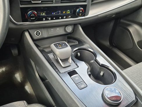 Used 2023 Nissan Rogue SV AWD/4WD image 18