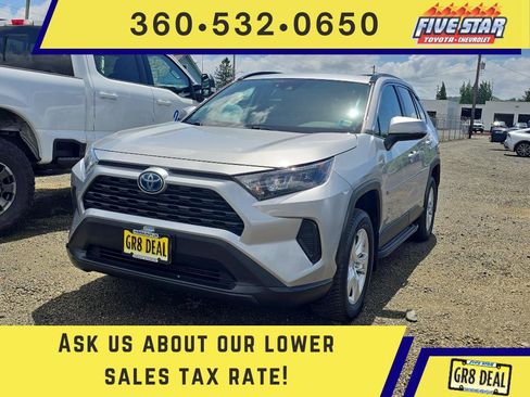 Used 2019 Toyota RAV4 LE AWD/4WD image 1