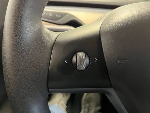 Used 2022 Tesla Model Y Long Range AWD/4WD image 22