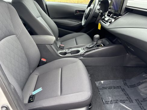 Used 2025 Toyota Corolla LE image 12