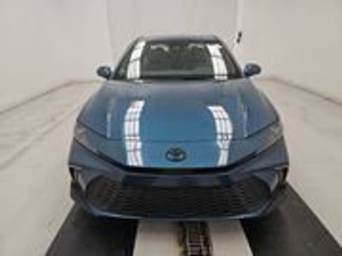 Used 2025 Toyota Camry SE w/ Convenience Package FWD image 2