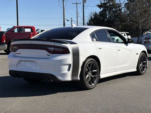 Used 2022 Dodge Charger R/T w/ Blacktop Package image 4
