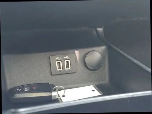 Used 2020 Ford Fusion SE image 24