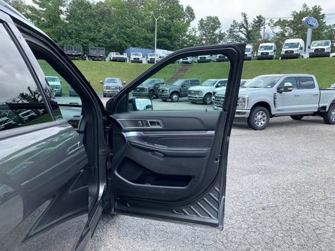 Used 2018 Ford Explorer Sport w/ Equipment Group 401A AWD/4WD image 15