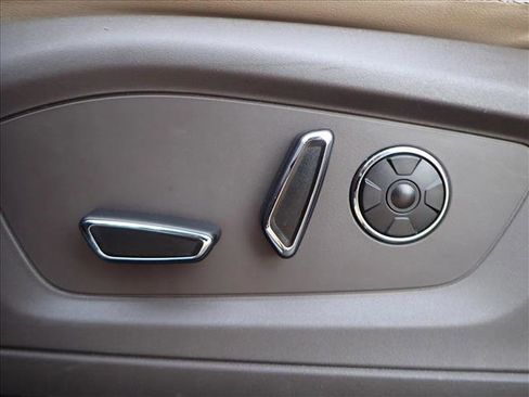 Used 2020 Ford Explorer Platinum w/ Premium Technology Package image 14