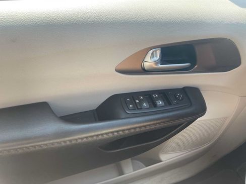 Used 2018 Chrysler Pacifica Touring Plus w/ Tire & Wheel Group FWD image 22