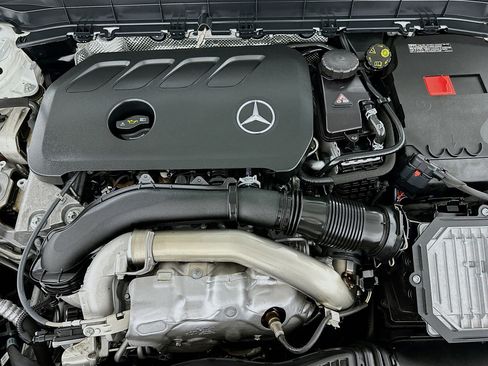 Used 2024 Mercedes-Benz GLB 250 4MATIC w/ Exclusive Package image 34