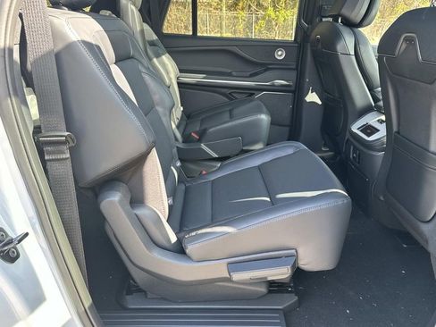 New 2025 Lincoln Navigator L Reserve w/ Jet Appearance Package image 15