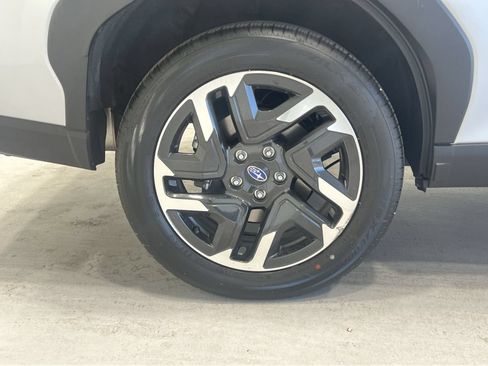 Certified 2025 Subaru Forester Premium AWD/4WD image 10