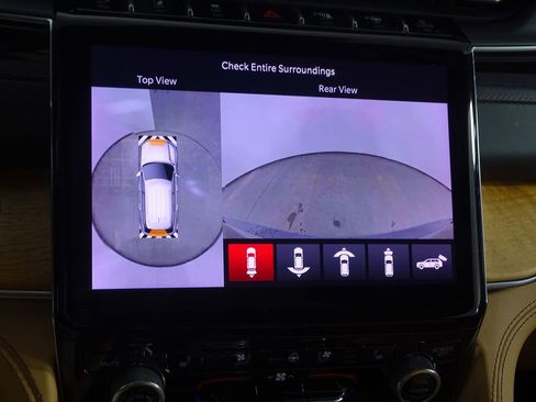 Used 2022 Jeep Grand Cherokee Summit image 10