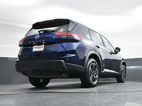 Used 2025 Nissan Rogue SV image 38