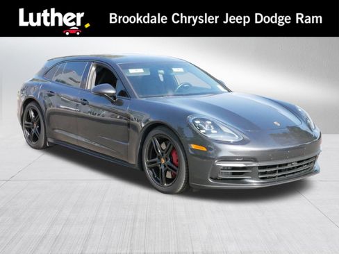 Used 2018 Porsche Panamera 4 image 1