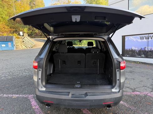 Used 2021 Chevrolet Traverse LS image 7