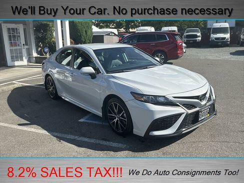 Used 2023 Toyota Camry SE image 2