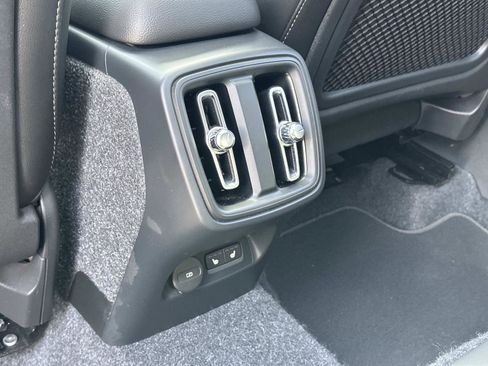 Used 2025 Volvo XC40 B5 Core w/ Climate Package image 22