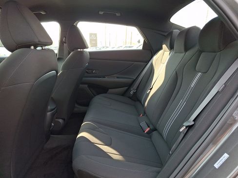 Certified 2025 Hyundai Elantra Sport FWD image 10