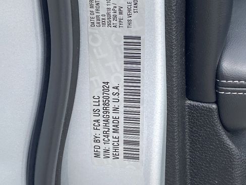 Used 2024 Jeep Grand Cherokee Altitude AWD/4WD image 30