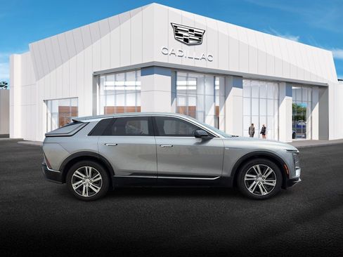 Used 2024 Cadillac Lyriq Tech AWD/4WD image 4