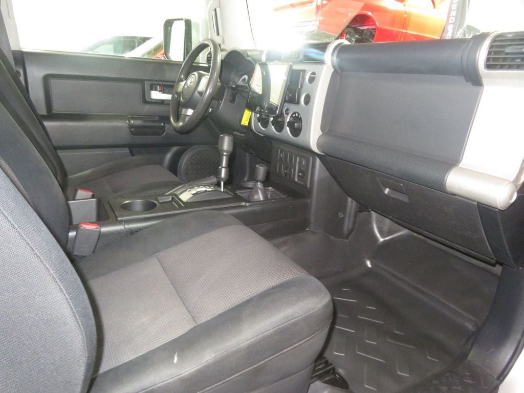 Used 2007 Toyota FJ Cruiser 4WD w/ Convenience Pkg image 28