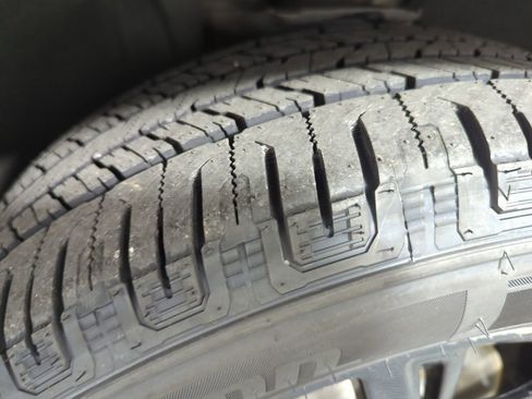 Used 2022 Volkswagen Tiguan SE R-Line image 22