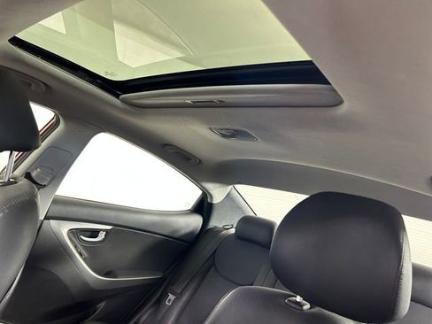Used 2014 Hyundai Elantra Limited w/ Option Group 03 FWD image 13