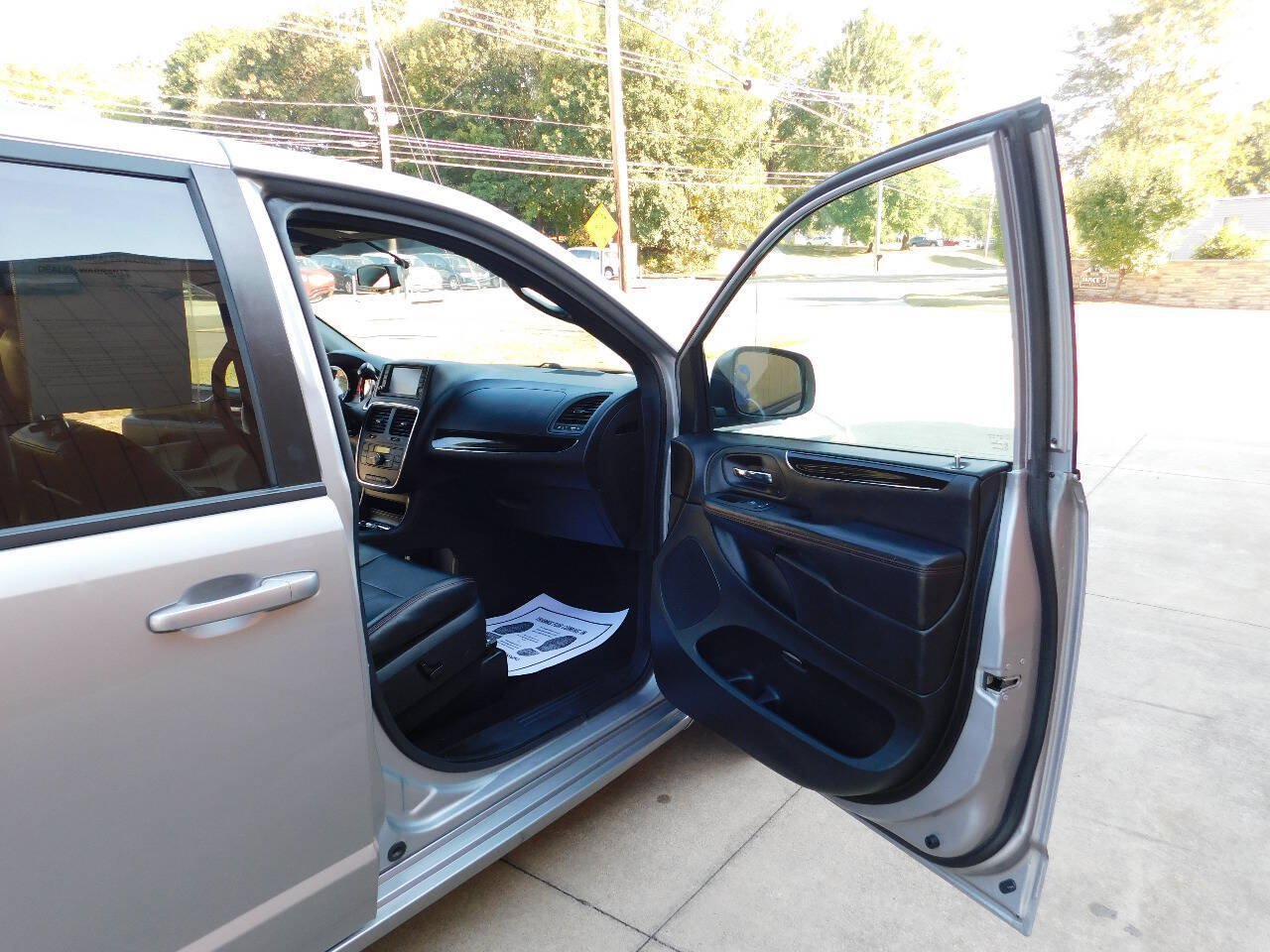 Used 2018 Dodge Grand Caravan GT FWD image 27