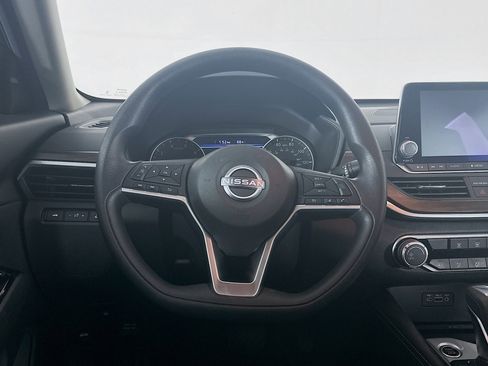 Used 2023 Nissan Altima 2.5 SV FWD image 18