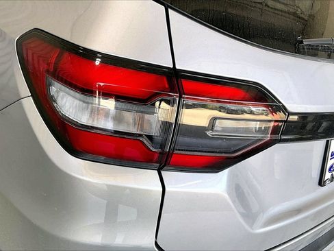 Used 2025 Honda Pilot Touring image 13