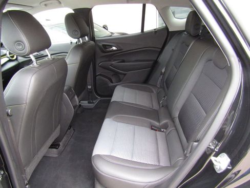 Used 2025 Chevrolet Trax LT image 25