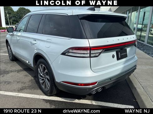 Certified 2025 Lincoln Aviator AWD image 4