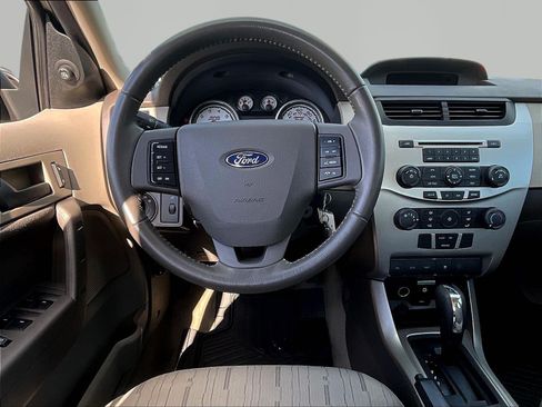 Used 2010 Ford Focus SE FWD image 8