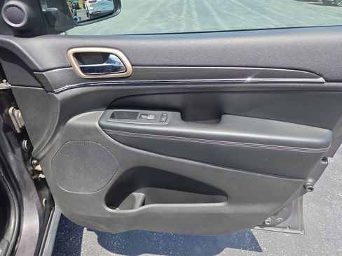 Certified 2017 Jeep Grand Cherokee Limited AWD/4WD image 18