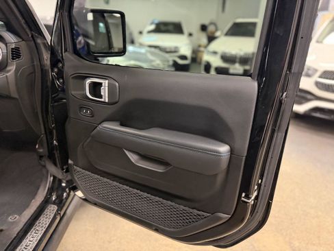 Used 2023 Jeep Wrangler Unlimited Rubicon 4xe w/ Cold Weather Group AWD/4WD image 32