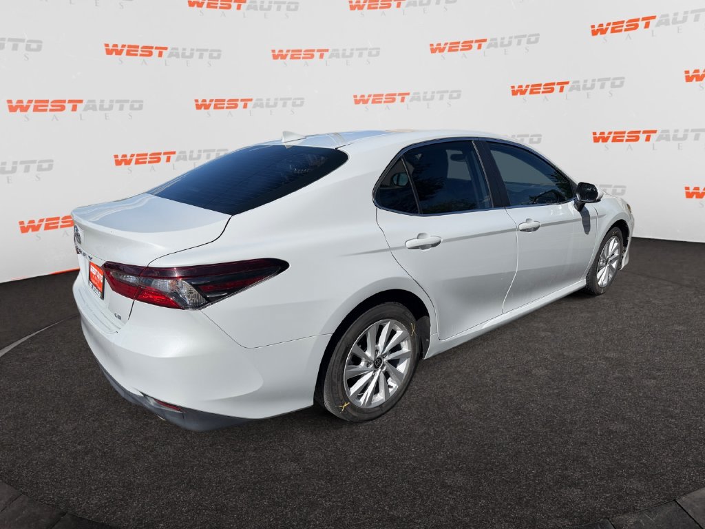 Used 2022 Toyota Camry LE w/ Carpet Mat Package (TMS) FWD image 5