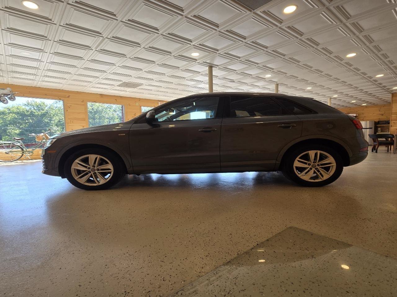 Used 2018 Audi Q3 2.0T Premium w/ Convenience Package AWD/4WD image 3