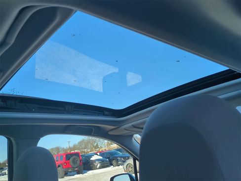 Used 2018 Subaru Forester 2.5i Premium w/ All-Weather Package image 21