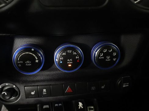 Used 2016 Jeep Wrangler Unlimited Sahara w/ Connectivity Group AWD/4WD image 35