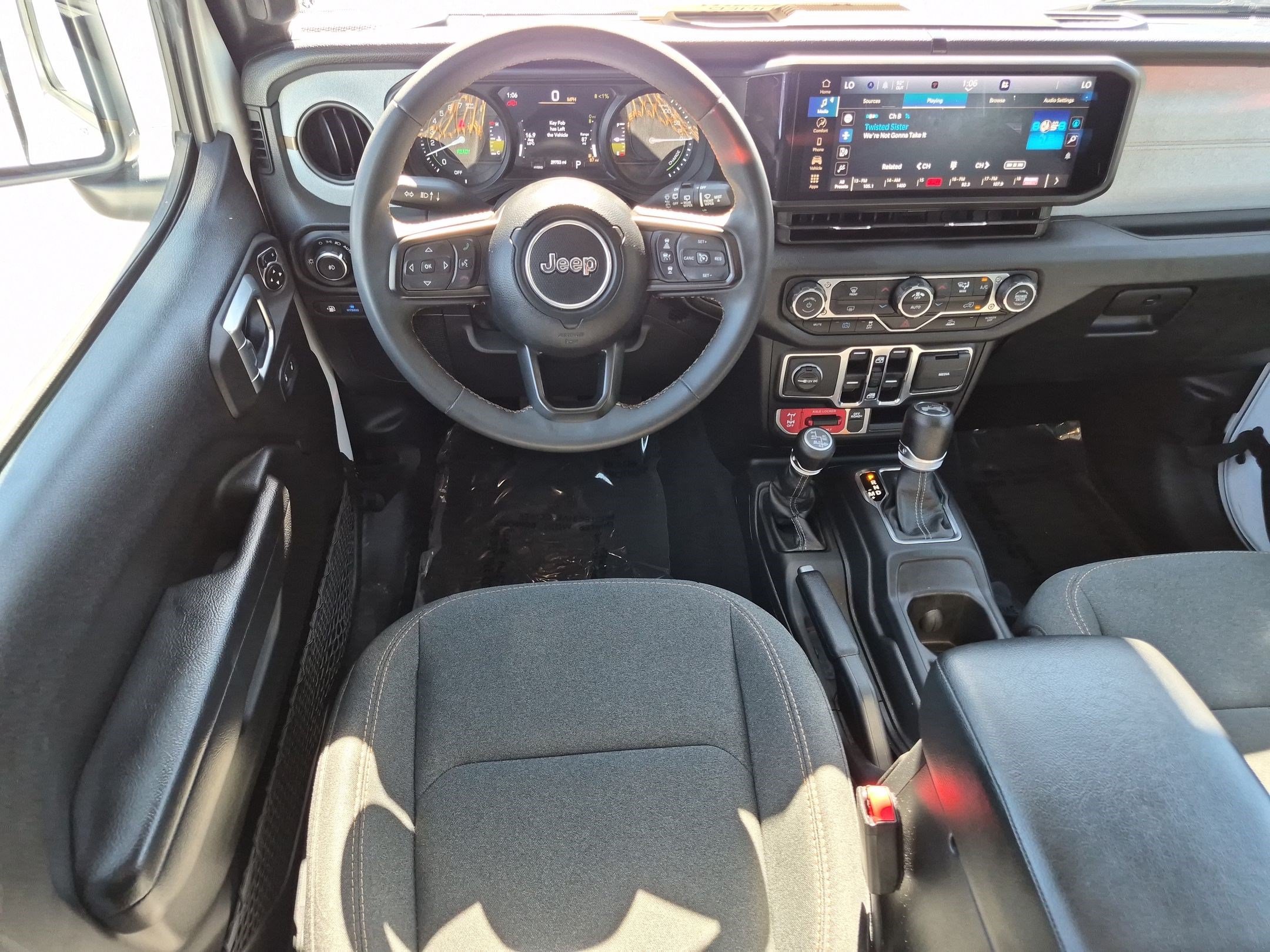 Used 2024 Jeep Wrangler Unlimited AWD/4WD image 27
