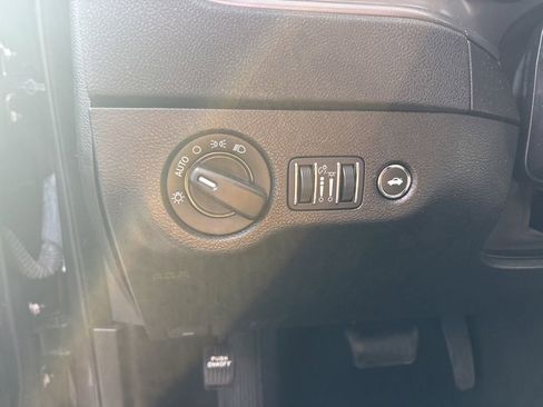 Used 2023 Dodge Charger SXT image 17