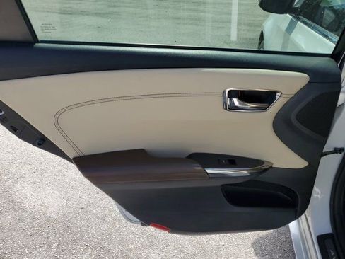 Used 2018 Toyota Avalon image 9