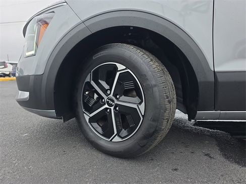 Used 2024 Kia Niro EX image 36