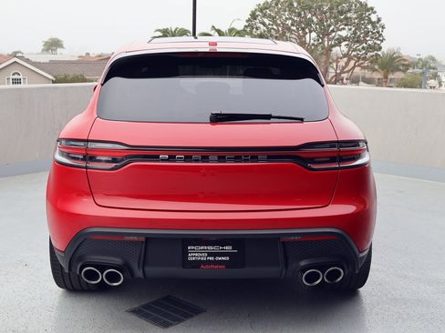 Certified 2025 Porsche Macan image 10