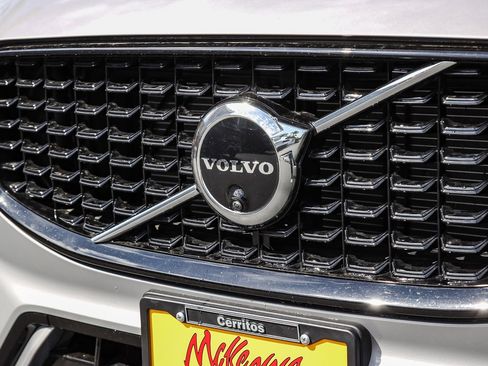 Used 2025 Volvo XC60 B5 Plus image 3