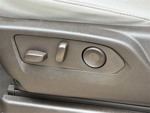 Used 2023 Chevrolet Tahoe Z71 w/ Luxury Package image 23