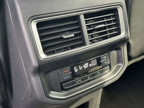 Used 2025 Volkswagen Atlas SE FWD image 20
