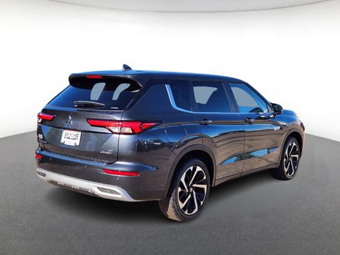 New 2025 Mitsubishi Outlander SE image 3