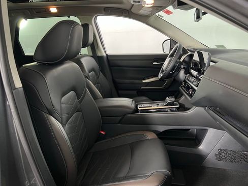 Used 2024 Nissan Pathfinder Platinum w/ Cargo Package image 36