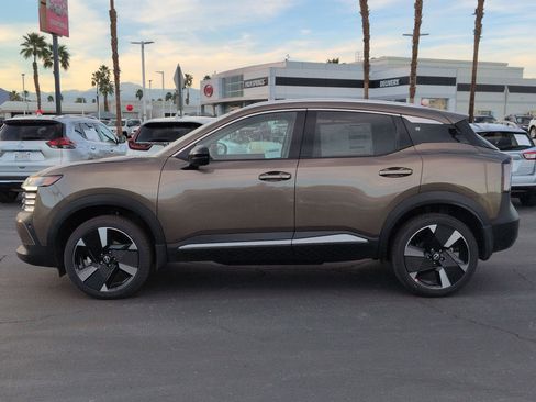 New 2026 Nissan Kicks SR FWD image 3