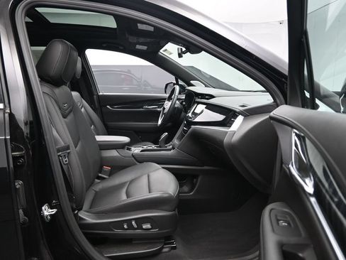 Used 2025 Cadillac XT6 Premium Luxury AWD/4WD image 28