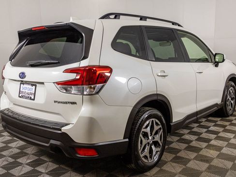 Used 2022 Subaru Forester Premium image 16
